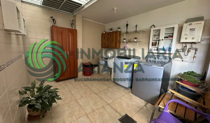 Casa de 6 alcobas en venta en Provenza, Bucaramanga, 488 m² · foto 10 de 23
