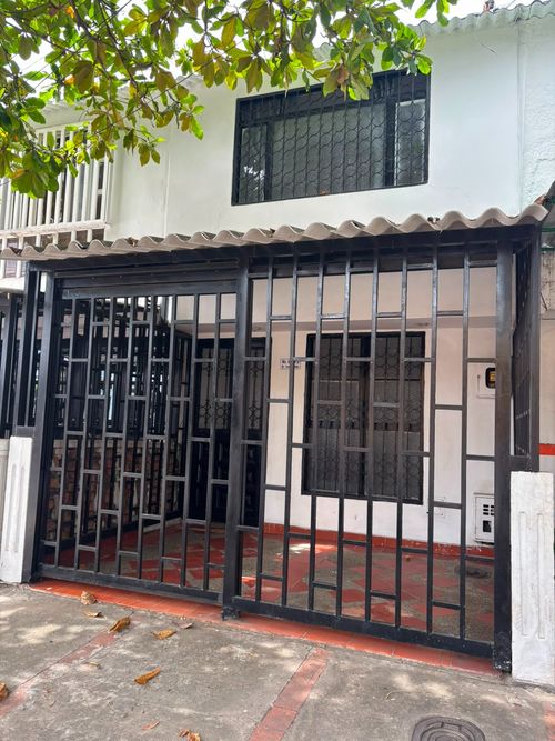 Casa de 3 alcobas en venta en Girardot, Girardot, 67 m² · foto 2 de 20