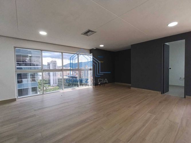 Oficina en arriendo en Milla De Oro, Medellín, 247 m² · foto 2 de 14