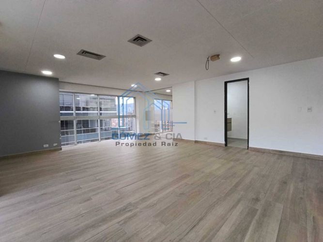 Oficina en arriendo en Milla De Oro, Medellín, 247 m² · foto 3 de 14
