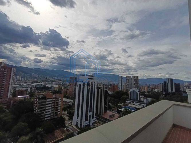 Oficina en arriendo en Milla De Oro, Medellín, 247 m² · foto 9 de 14