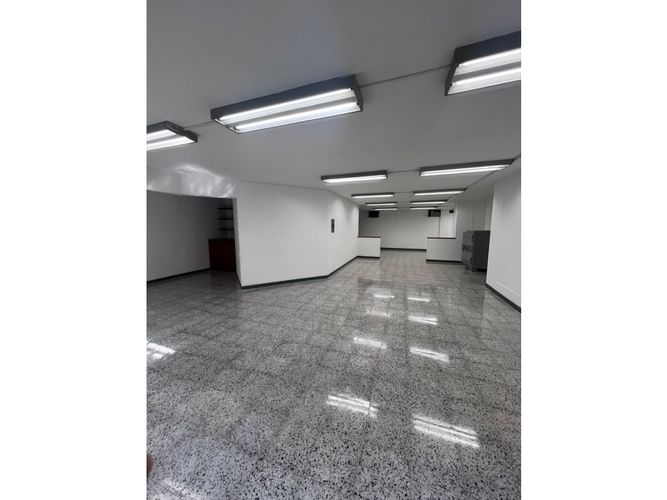 Local en arriendo en La Candelaria, Medellín, 360 m² · foto 2 de 23
