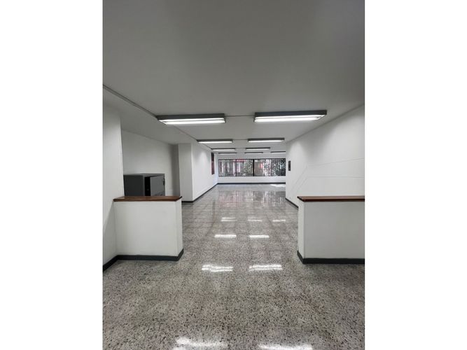Local en arriendo en La Candelaria, Medellín, 360 m² · foto 3 de 23