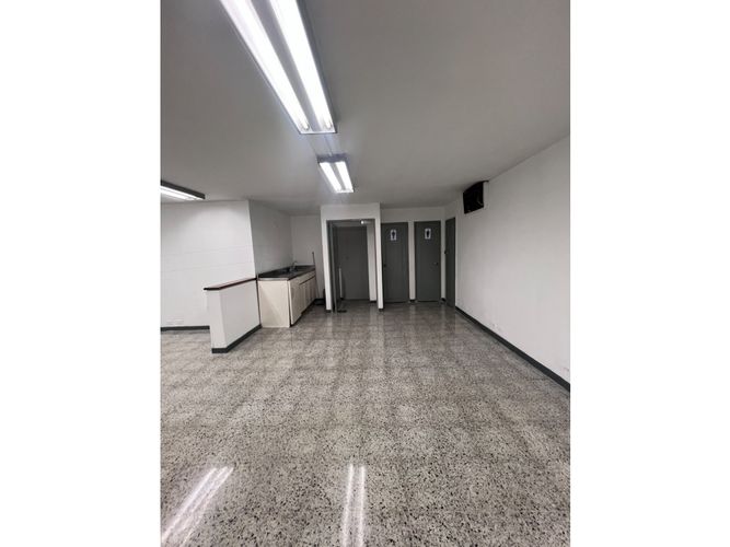 Local en arriendo en La Candelaria, Medellín, 360 m² · foto 10 de 23