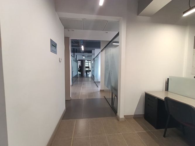 Oficina en arriendo en El Poblado, Medellín, 242 m² · foto 4 de 20