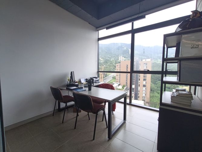 Oficina en arriendo en El Poblado, Medellín, 242 m² · foto 6 de 20