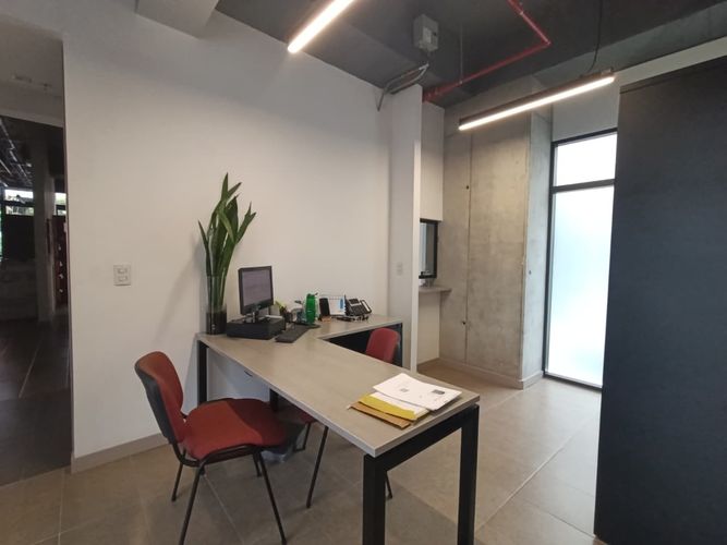 Oficina en arriendo en El Poblado, Medellín, 242 m² · foto 11 de 20