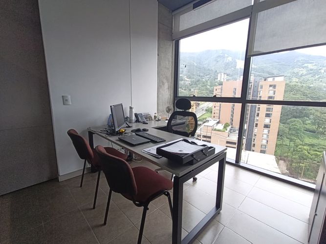 Oficina en arriendo en El Poblado, Medellín, 242 m² · foto 15 de 20