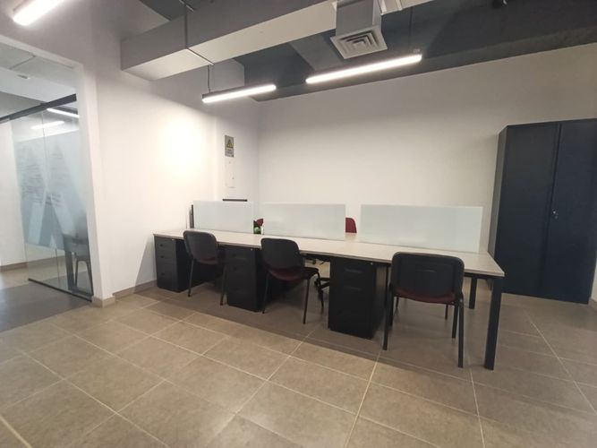 Oficina en arriendo en El Poblado, Medellín, 242 m² · foto 19 de 20