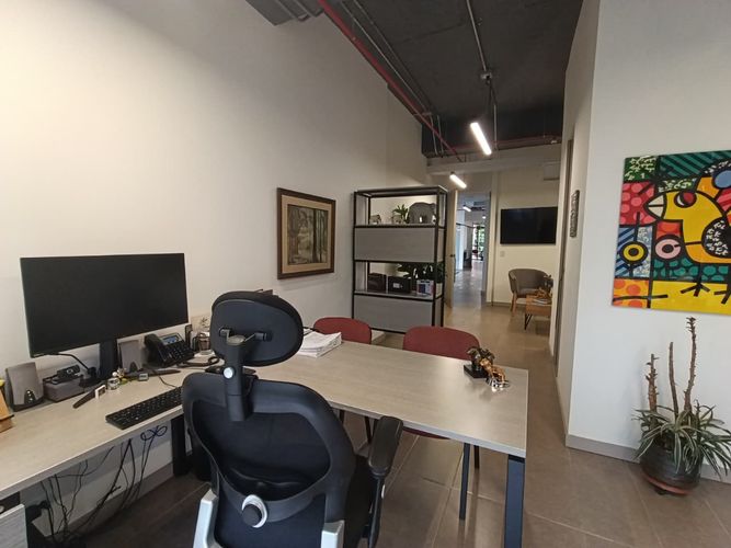 Oficina en arriendo en El Poblado, Medellín, 242 m² · foto 20 de 20