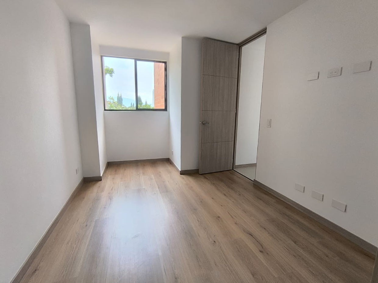 Apartamento en arriendo en Loma Del Barro, Envigado · foto 8 de 11