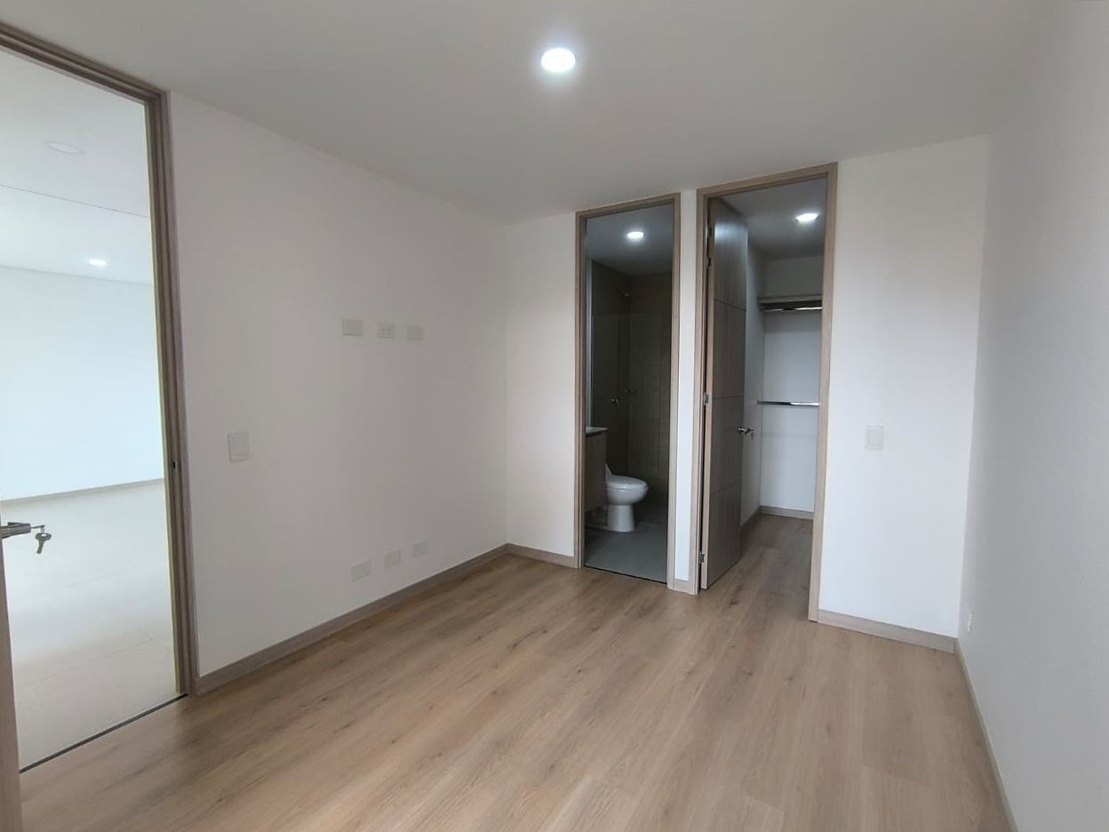 Apartamento en arriendo en Loma Del Barro, Envigado · foto 7 de 11