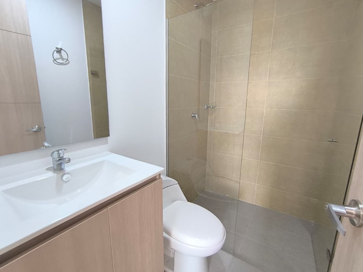Apartamento en arriendo en Loma Del Barro, Envigado · foto 9 de 11