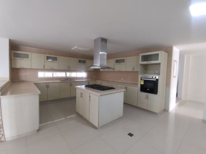 Casa de 5 alcobas en venta en Ciudad Jardin, Cali, 800 m² · foto 8 de 24