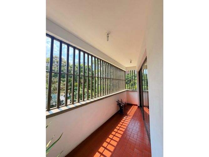 Apartamento de 3 alcobas en venta en Santa Teresita, Cali, 235 m² · foto 1 de 21