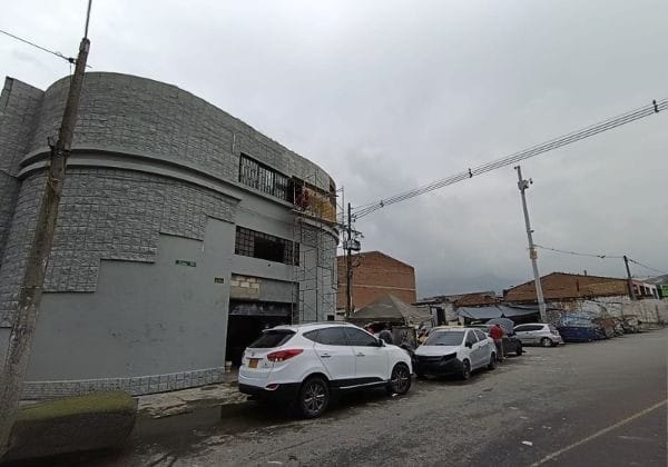 Bodega en arriendo en Perpetuo Socorro, Medellín, 300 m² · foto 3 de 13