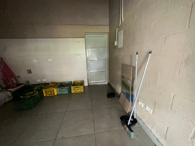 Local en arriendo en Lagos De Iraka, Armenia, 31 m² · foto 11 de 14