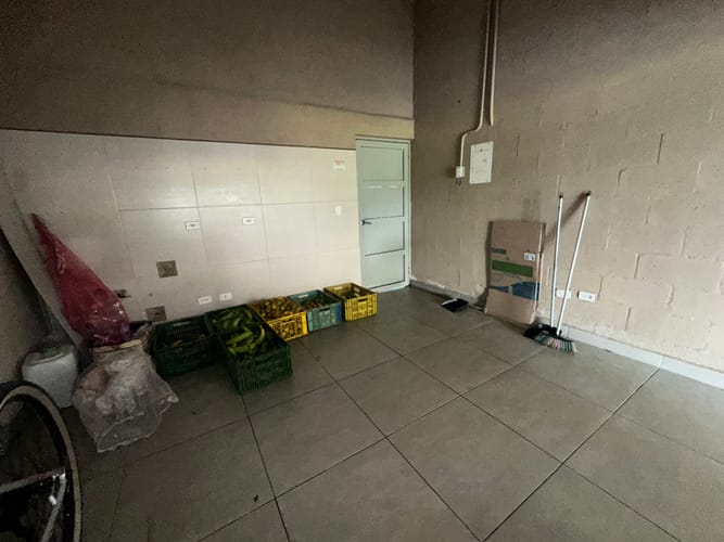 Local en arriendo en Lagos De Iraka, Armenia, 31 m² · foto 12 de 14
