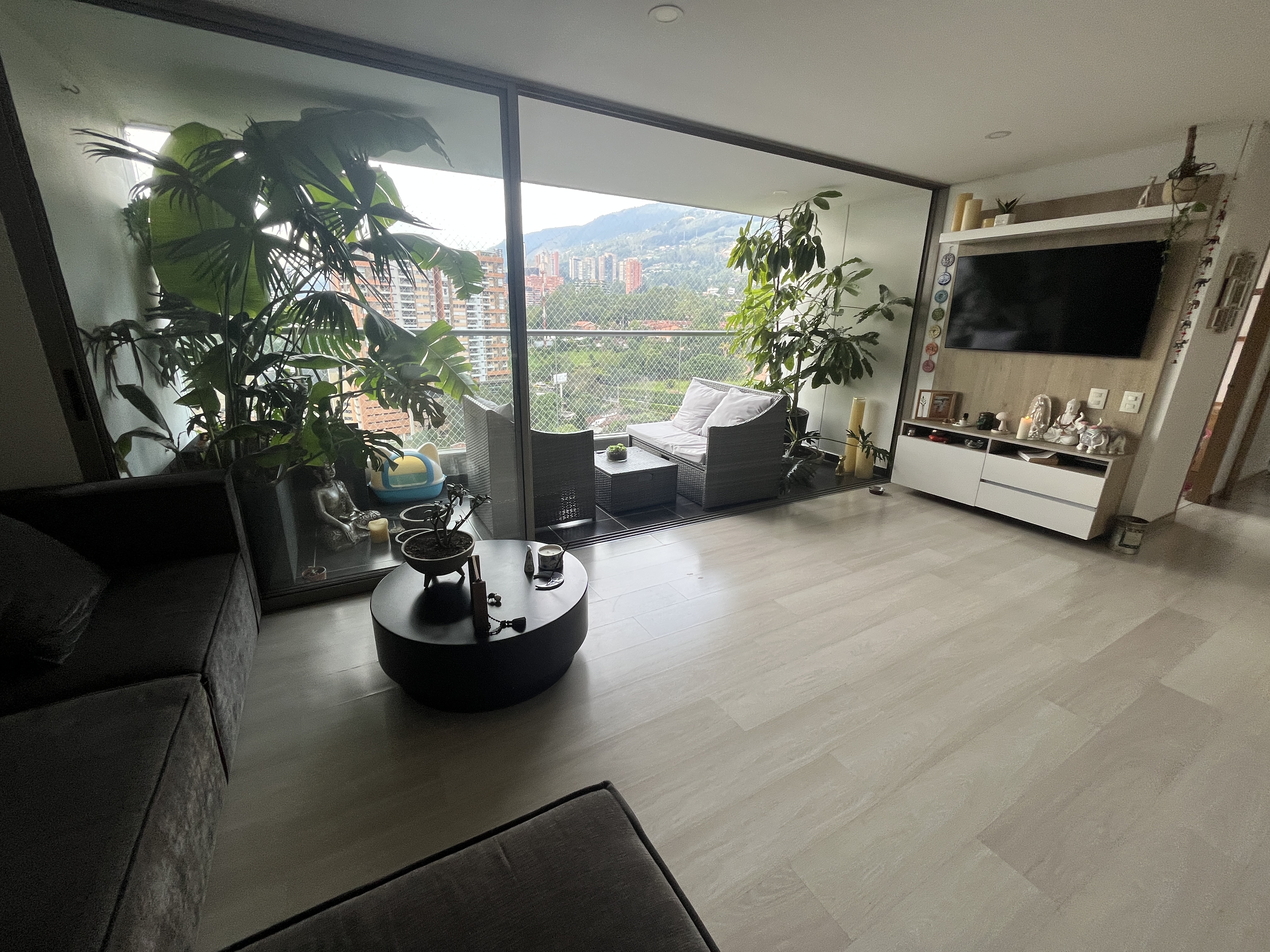 Apartamento en venta en Loma Del Esmeraldal, Envigado · foto 2 de 11