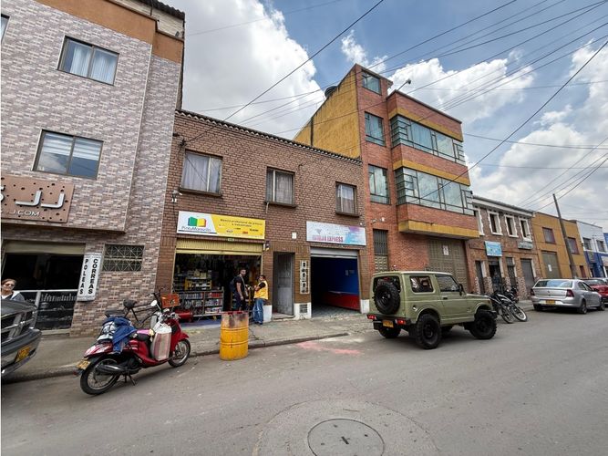 Casa de 10 alcobas en venta en Ricaurte, Bogotá, 370 m² · foto 2 de 24