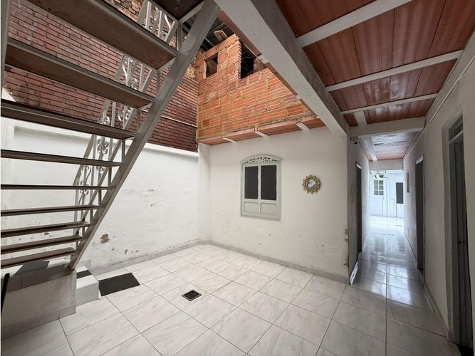Casa de 10 alcobas en venta en Ricaurte, Bogotá, 370 m² · foto 9 de 24