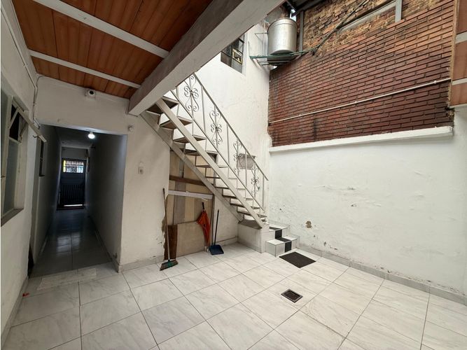 Casa de 10 alcobas en venta en Ricaurte, Bogotá, 370 m² · foto 10 de 24