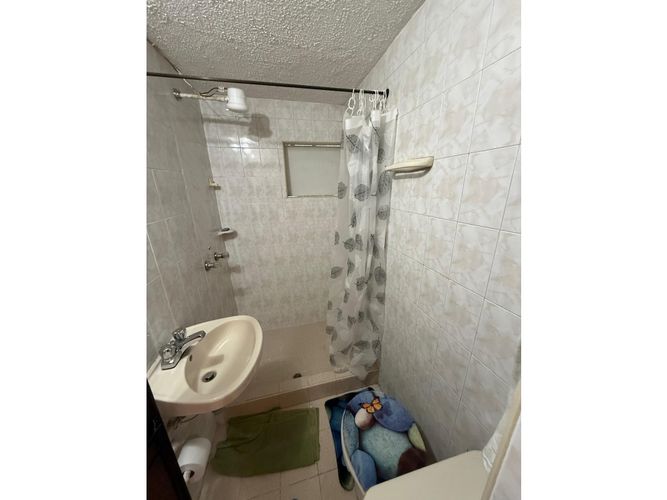 Casa de 10 alcobas en venta en Ricaurte, Bogotá, 370 m² · foto 12 de 24
