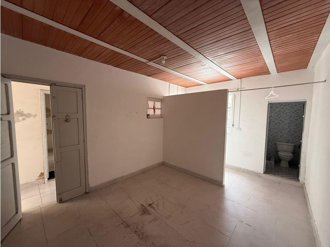 Casa de 10 alcobas en venta en Ricaurte, Bogotá, 370 m² · foto 13 de 24