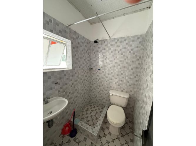 Casa de 10 alcobas en venta en Ricaurte, Bogotá, 370 m² · foto 14 de 24