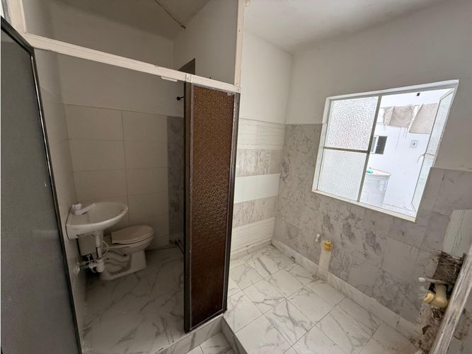 Casa de 10 alcobas en venta en Ricaurte, Bogotá, 370 m² · foto 17 de 24