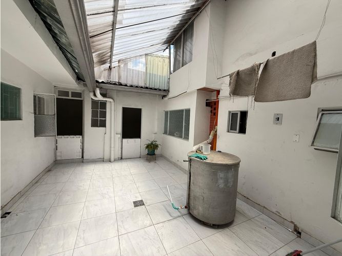 Casa de 10 alcobas en venta en Ricaurte, Bogotá, 370 m² · foto 19 de 24