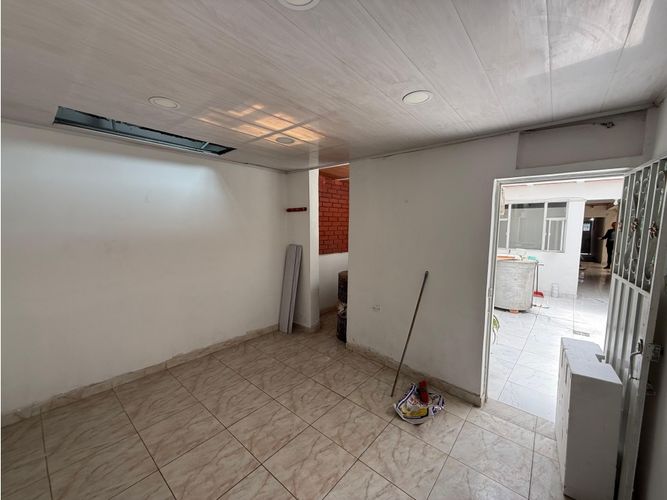 Casa de 10 alcobas en venta en Ricaurte, Bogotá, 370 m² · foto 20 de 24