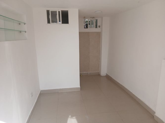 Local en arriendo en Ciudad Jardin, Barranquilla, 16 m² · foto 2 de 3