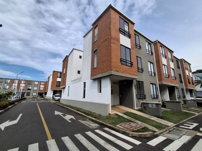 Casa de 3 alcobas en venta en Alfaguara, Jamundí, 80 m² · foto 2 de 24