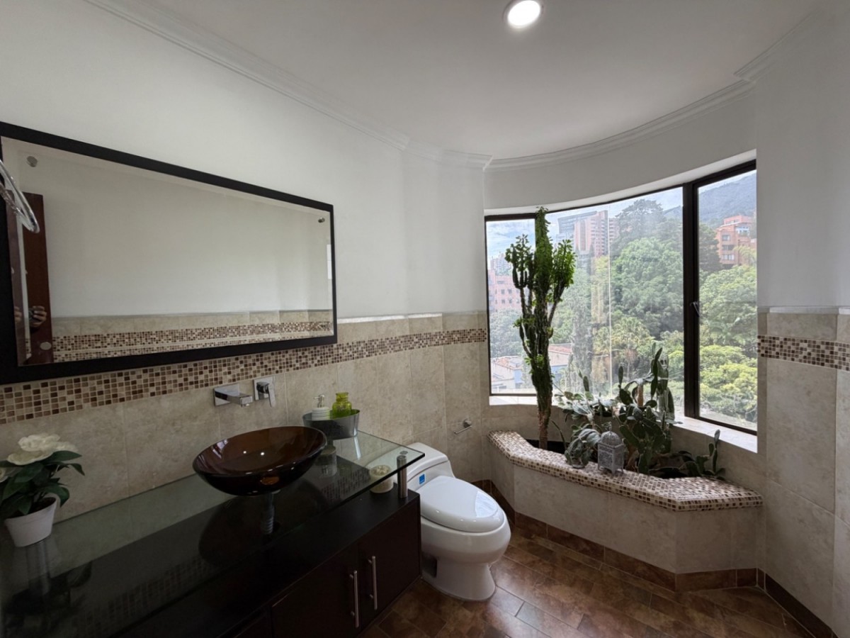 Apartamento en arriendo en El Poblado, Medellín · foto 5 de 24
