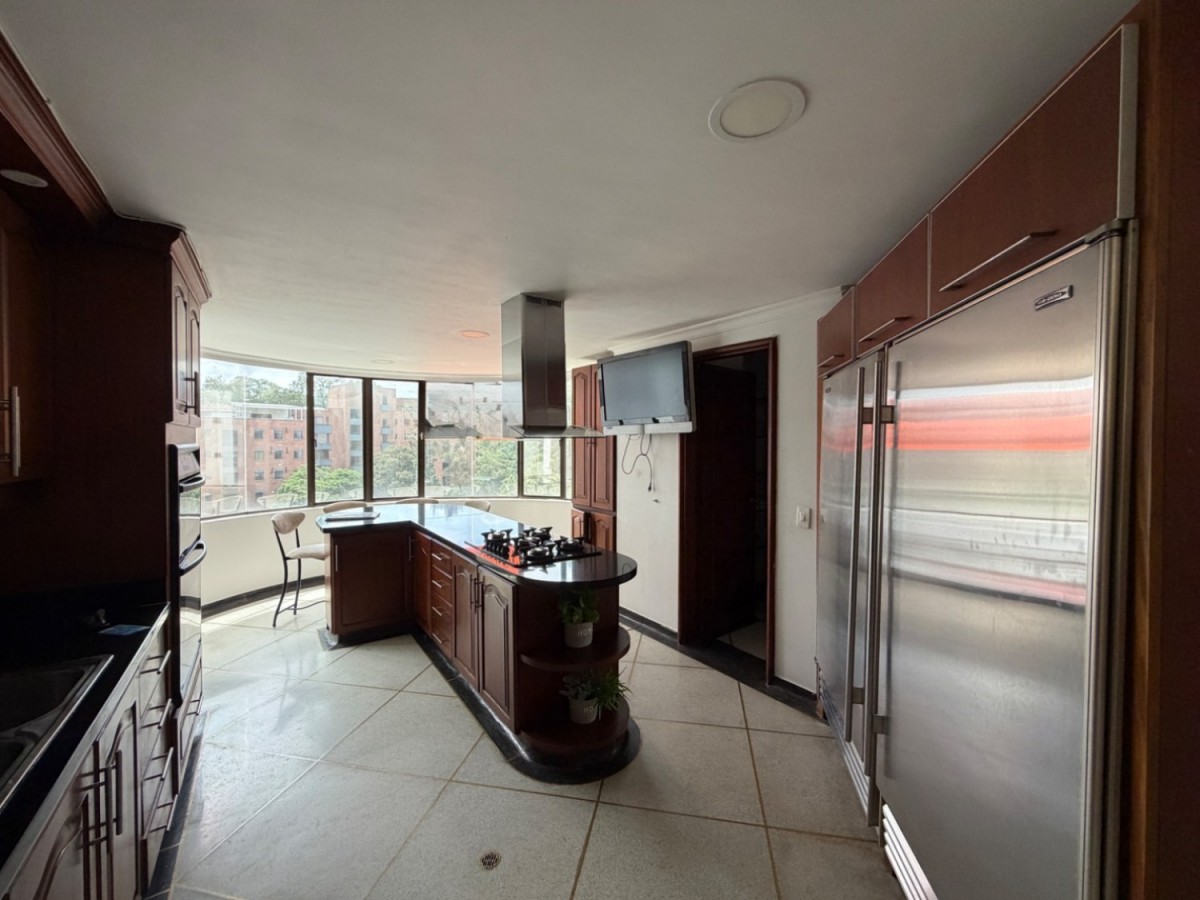 Apartamento en arriendo en El Poblado, Medellín · foto 8 de 24