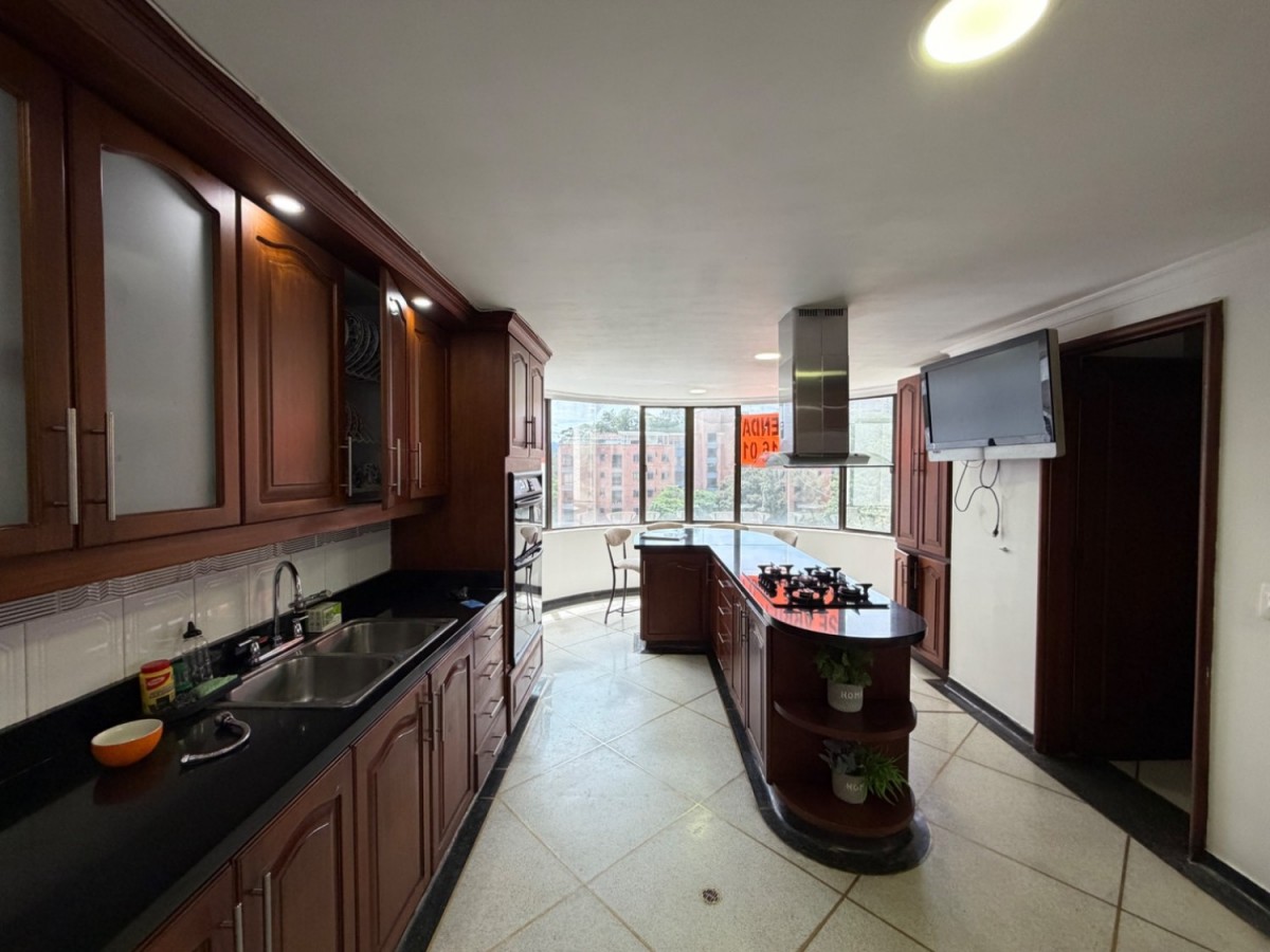 Apartamento en arriendo en El Poblado, Medellín · foto 9 de 24