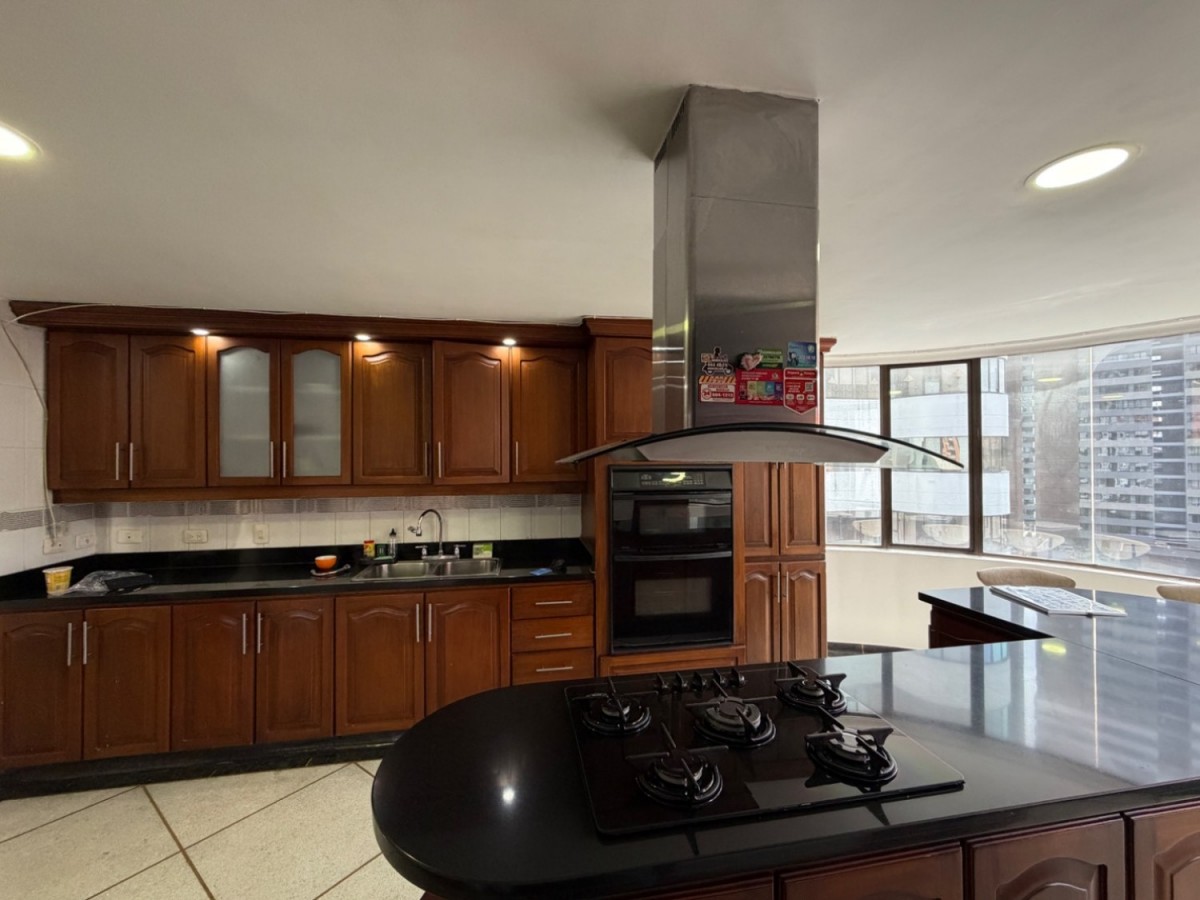 Apartamento en arriendo en El Poblado, Medellín · foto 10 de 24