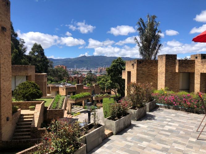 Casa de 5 alcobas en venta en Cerros De Suba, Bogotá, 586 m² · foto 2 de 23