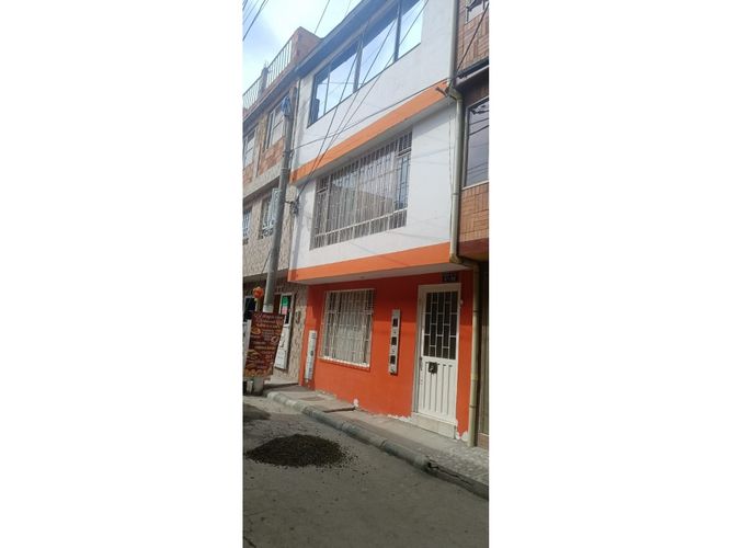 Casa de 6 alcobas en venta en San Nicolas, Soacha, 180 m² · foto 2 de 11