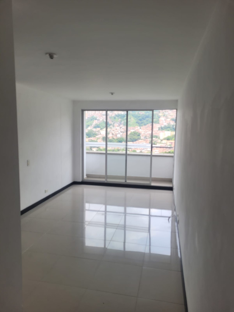 Apartamento en venta en Loma de los bernal, Medellín 4