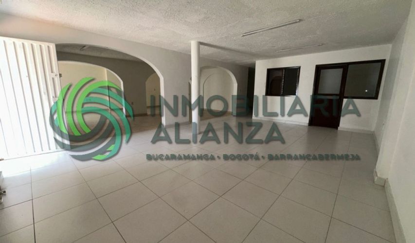 Casa de 8 alcobas en venta en La Aurora, Bucaramanga, 555 m² · foto 4 de 24
