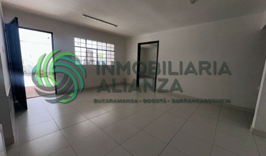 Casa de 8 alcobas en venta en La Aurora, Bucaramanga, 555 m² · foto 6 de 24