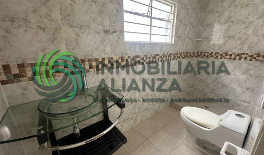 Casa de 8 alcobas en venta en La Aurora, Bucaramanga, 555 m² · foto 7 de 24
