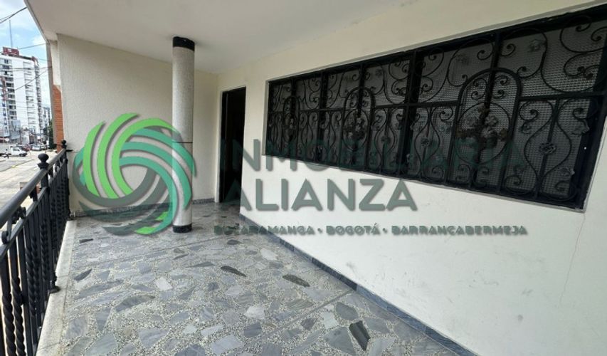 Casa de 8 alcobas en venta en La Aurora, Bucaramanga, 555 m² · foto 8 de 24
