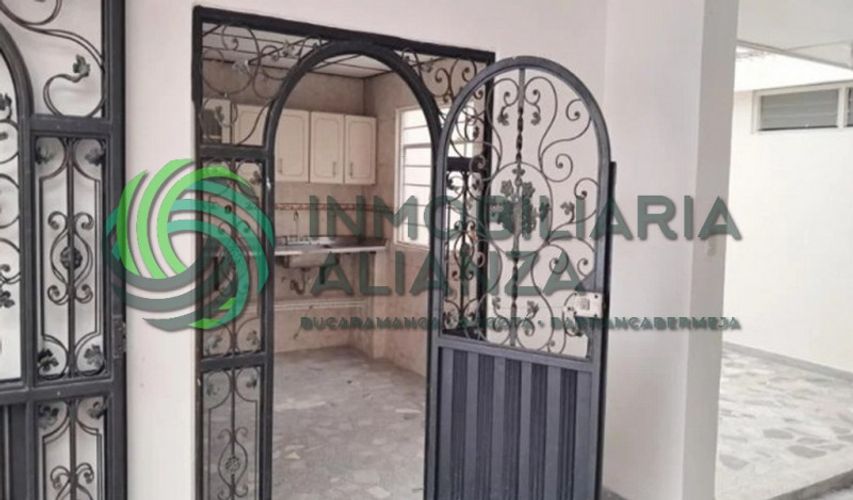 Casa de 8 alcobas en venta en La Aurora, Bucaramanga, 555 m² · foto 11 de 24