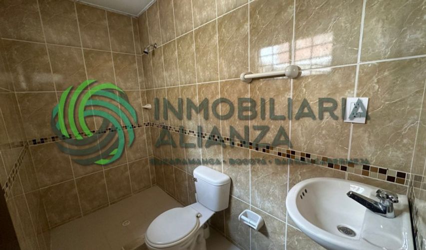 Casa de 8 alcobas en venta en La Aurora, Bucaramanga, 555 m² · foto 18 de 24