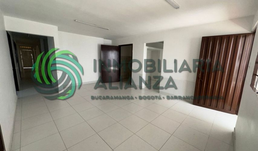 Casa de 8 alcobas en venta en La Aurora, Bucaramanga, 555 m² · foto 20 de 24