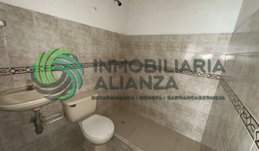 Casa de 8 alcobas en venta en La Aurora, Bucaramanga, 555 m² · foto 22 de 24