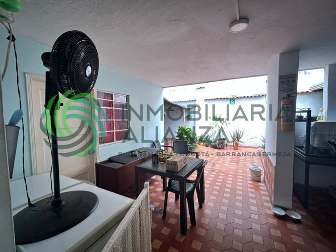 Casa de 7 alcobas en venta en La Victoria, Bucaramanga, 221 m² · foto 8 de 24